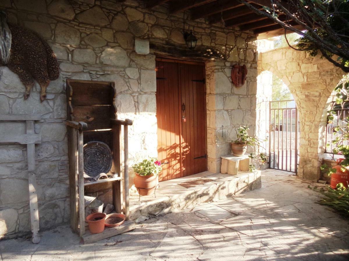 Villa Lantana stone house Lemona Esterno foto